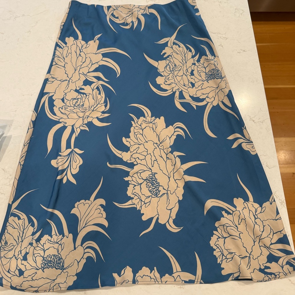 Aritzia Babaton A-line Satin Midi Blue and Cream Floral Size 12